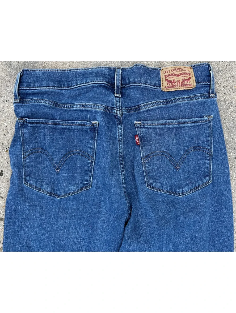Levi Womens Classic Straight Denim Blue Jeans pants Size 30 or 10M Light Fade
